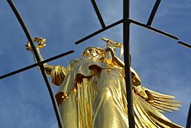 Archivo:Estatua de la victoria en berlin la Diosa Nike