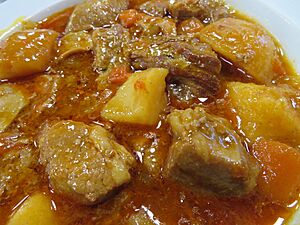 Archivo:Estofado de ternera con patatas nuevas. Ragout