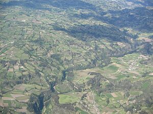 Archivo:Foto aérea de la región de Ipiales2