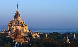 Archivo:Gawdawpalin Temple Bagan Myanmar