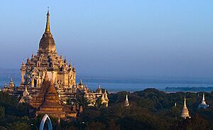 Archivo:Gawdawpalin Temple Bagan Myanmar
