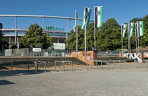 Archivo:Hannover, de hoofdingang van de HDI-Arena IMG 4392 2018-07-01 08.34
