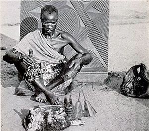 Archivo:Igbo medicine man