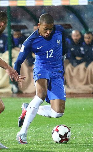 Archivo:Kylian Mbappe 2017