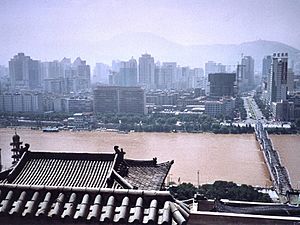 Archivo:Landzhou 07-2005