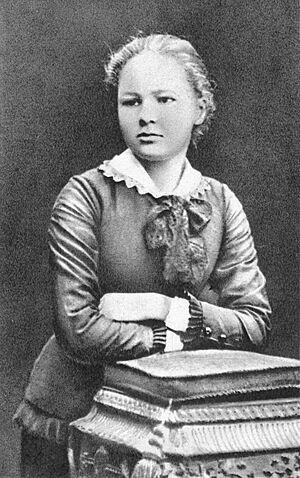 Archivo:Marie Sklodowska 16 years old
