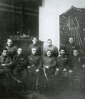 Archivo:Miembros Revvoensoviet URSS 1927
