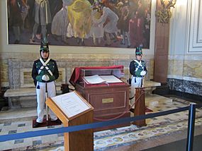 Archivo:Palacio Legislativo-Guardia Militar