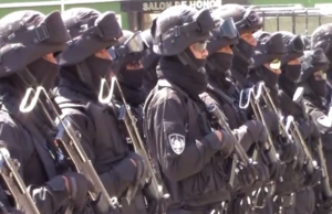 Archivo:Policia Boliviana antiterrorista en diciembre de 2019