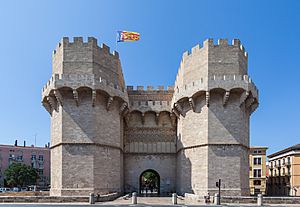 Archivo:Puerta de los Serranos, Valencia, España, 2014-06-30, DD 86