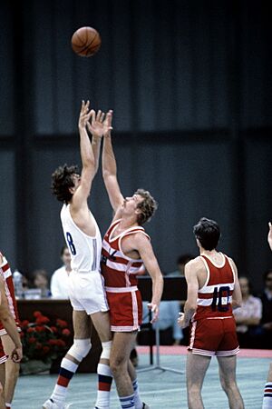 Archivo:RIAN archive 492659 1980 Olympic Games. Basketball. USSR vs. Czechoslovakia
