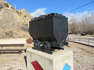 Archivo:Recuerdos de la minería de carbón, Santa Bárbara (Aliaga, Teruel)