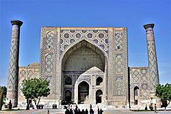 Archivo:Samarkand, Registan, Ulugbek Medressa (6238565020)