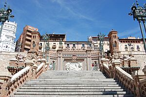 Archivo:Teruel, escalinata