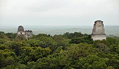 Archivo:Tikal temples 1 2 3 5 2009
