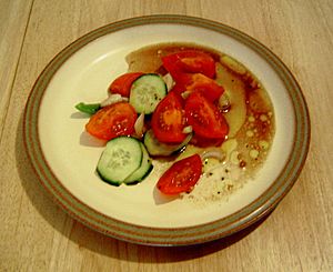 Archivo:Tomato Cucumber Salad