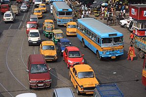 Archivo:Traffic in Kolkata