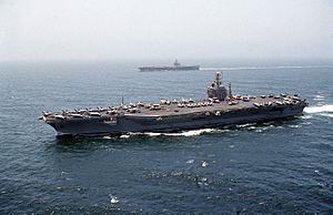 Archivo:US Navy 000722-N-7412M-005 USS Eisenhower ^ USS George Washington