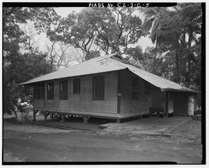 Archivo:View of east and north sides, facing southwest. - Fort Amador, Officers' Quarters, Fifth Street at intersection with Amador Road, Panama City, Former Panama Canal Zone, CZ HABS CZ,1-PANCI.V,1C-5
