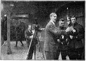 Archivo:Walter Ruttmann bij opname der Berlijn-Film, 1927
