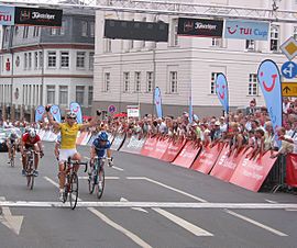 Archivo:Womens-Bicycle-Race-Thuringia-2006