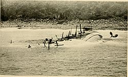 Archivo:Wreck of the armored cruiser Cristóbal Colón, 1898