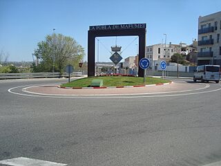 Acceso vial a la Pobla de Mafumet (Tarragona).jpg