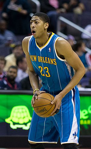 Archivo:Anthony Davis Hornets