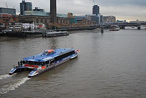 Archivo:Cyclone Clipper - Thames Clippers