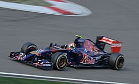 Archivo:Daniil Kvyat 2014 China Race