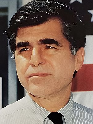 Archivo:Dukakis campaign portrait 3x4