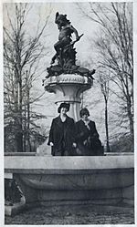 Archivo:Enid Yandell's Hogan Fountain ca. 1915