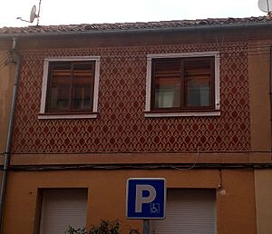 Archivo:Esgrafiado a lo segoviano