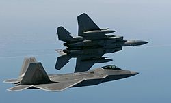 Archivo:F-15 and F-22
