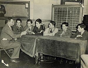 Archivo:From NY photos - 1938 WHN Radio Show Whiz Kids