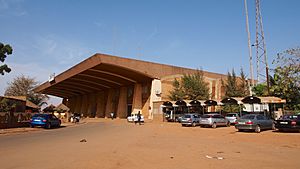 Archivo:Gare Ouagadougou 2013