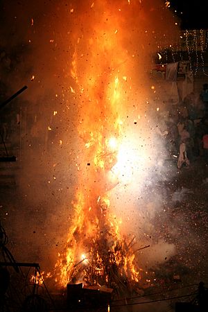 Archivo:Holi Bonfire Udaipur