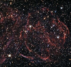 Archivo:Hubble views a spectacular supernova with interstellar material over 160,000 light-years away (28629479145)