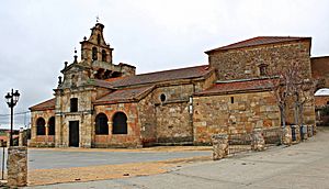 Archivo:Iglesia de Palacios del Arzobispo