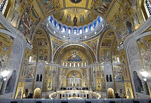 Archivo:Interior look Church Saint Sava from western gally leg P.Cikovac