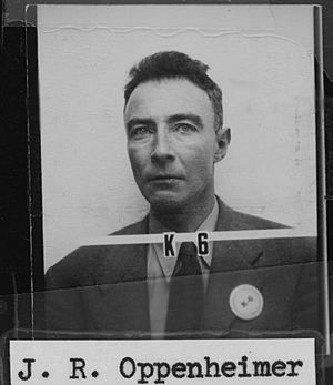 Archivo:J. R. Oppenheimer Los Alamos ID