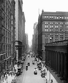 Archivo:LaSalle Street from old Chicago Board of Trade Building
