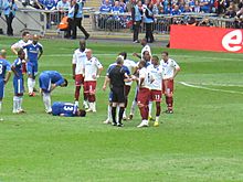 Archivo:Michael Ballack on the ground FA Cup Final 2010
