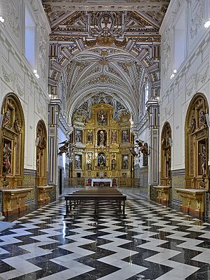 Archivo:Nave de la iglesia del Real Monasterio de Santa Clara, Sevilla