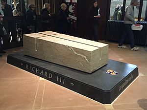 Archivo:Picture of Richard III's new tomb