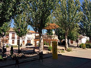 Archivo:Plaza Mayor, La Villa de Don Fadrique