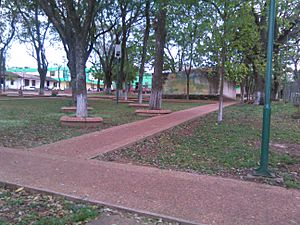 Archivo:Plaza principal de la ciudad de Itacurubí de la Cordillera.