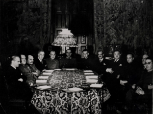 Archivo:Primer Consejo de Ministros de Franco