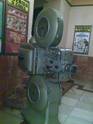 Archivo:Proyectordepelículas FH99-35 700