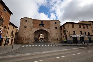 Archivo:Puerta de la Carcel, Lerma